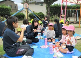 お弁当を食べているところ