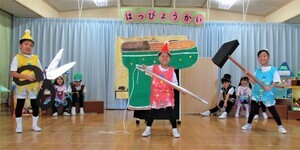 5歳児がオペレッタをしているところ