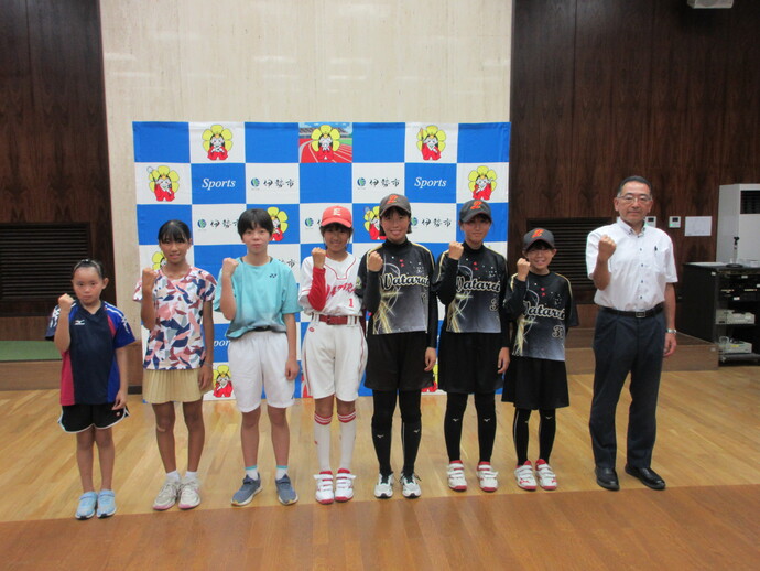 画像：「全農杯2025年全日本卓球選手権大会（バンビの部）」「第43回第一生命全国小学生テニス選手権大会」「第26回ダイハツ全国小学生ABCバドミントン大会」「第39回全日本小学生女子ソフトボール大会」「第25回全日本中学生女子ソフトボール大会」出場者