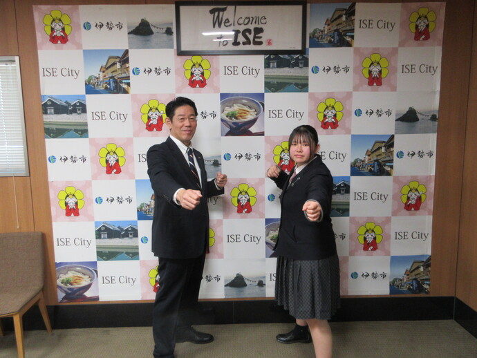 弓道選抜大会優勝者と市長の記念写真