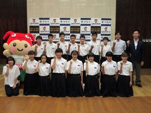 写真「バドミントン競技に出場する小俣中のみなさん」