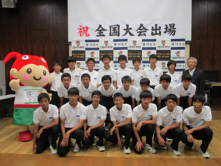 写真:サッカー大会に出場する五十鈴中学校の皆さん