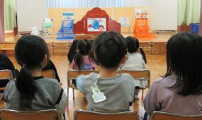 SDG’Sの紙芝居を見ているところ