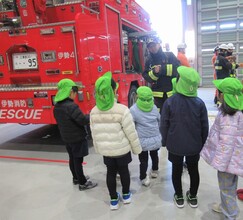 消防車を見せてもらっているところ