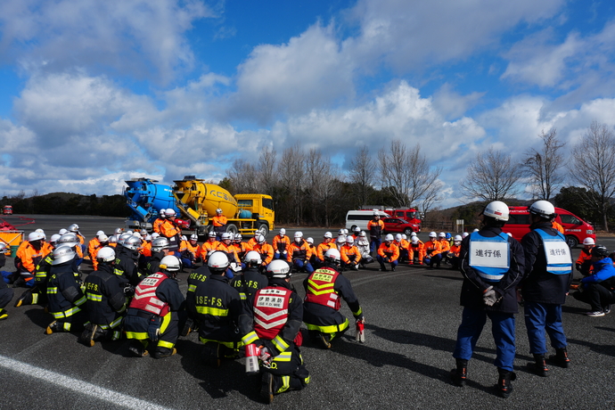 伊勢市消防団が話している写真