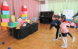 5歳児が的当てを楽しんでいるところ