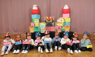 3歳児が全員で記念撮影しているところ