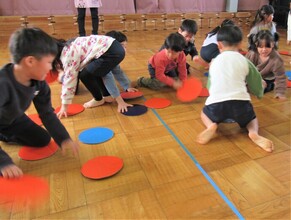 全員でゲームを楽しんでいるところ