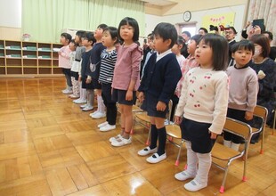 在園児が歌をうたっているところ