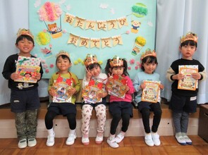 誕生児みんなで記念撮影