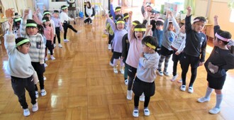 3チームに分かれておわかれ会が始まるところ