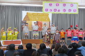 劇をする年長児