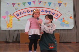 インタビューを受ける年長児