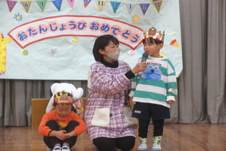 インタビューを受ける年中児