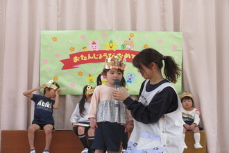 インタビューを受ける年少児