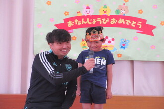 インタビューを受ける年長児