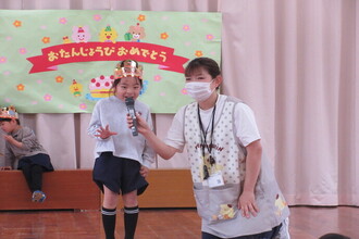 インタビューを受ける年中児