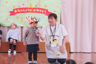 インタビューを受ける年中児