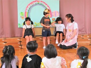 転入時の誕生会をしているところ