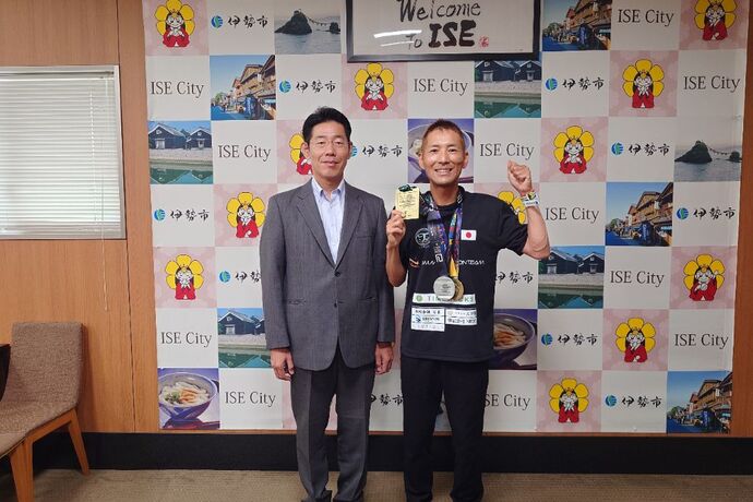 市長と訪問者の写真