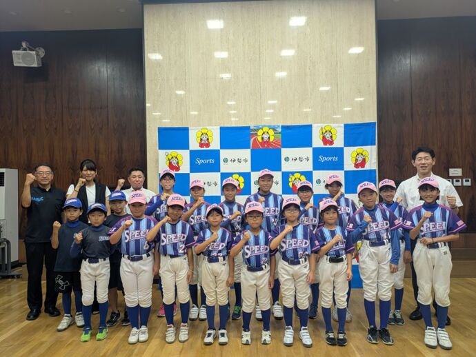 ソフトボール出場選手と市長