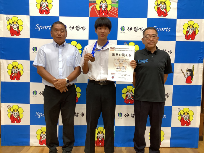 桜浜中陸上競技出場選手と教育長