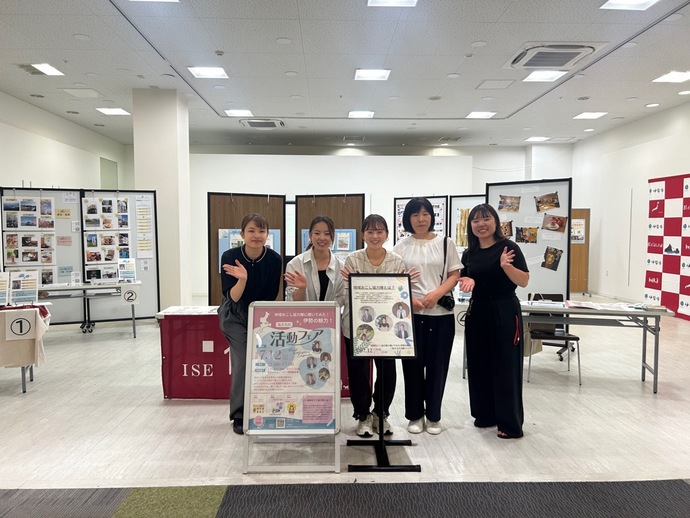 地域おこし協力隊5人の集合写真