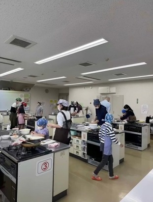子どもと一緒に作ろう！食品ロス削減クッキング講座の様子