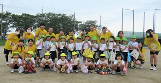 高校生と一緒に全員で記念撮影