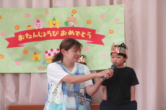 インタビューを受ける年中児