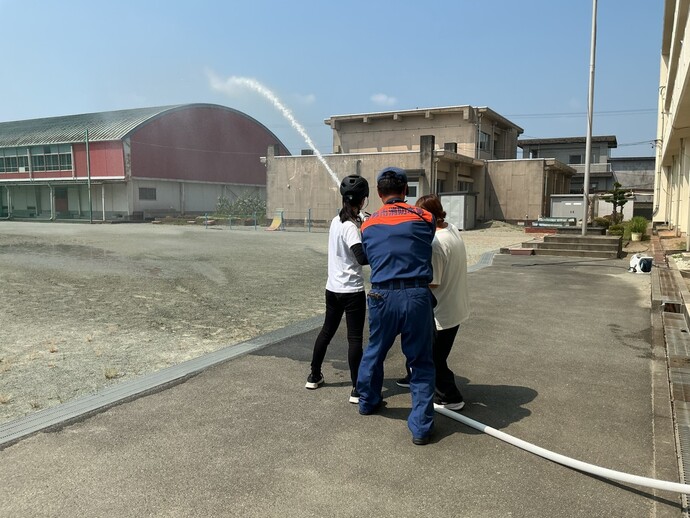 屋内消火栓の放水体験