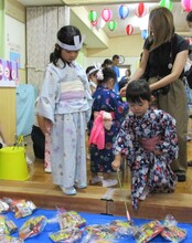 お菓子釣りをしているところ