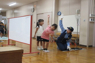 交通安全教室に参加する園児
